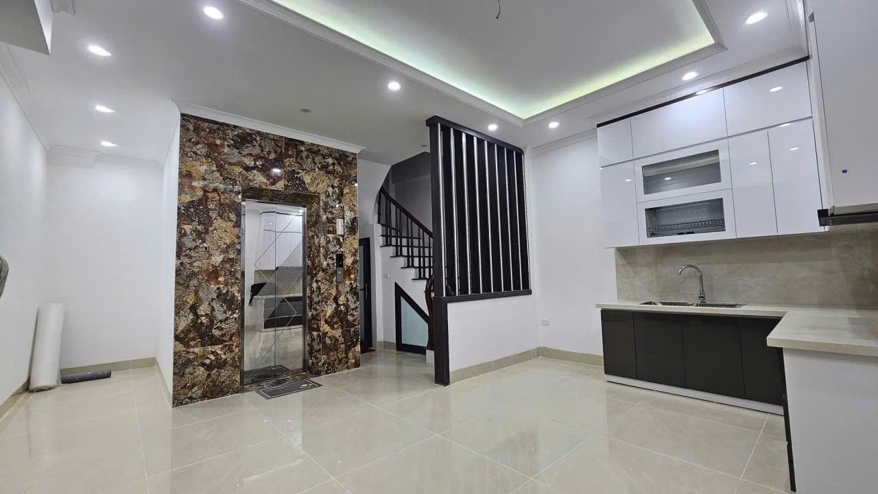 Cần bán căn nhà riêng 47 m2 tại Đường Trần Duy Hưng - Trung Hòa - Cầu Giấy - Hà Nội, giá 14,5 tỷ