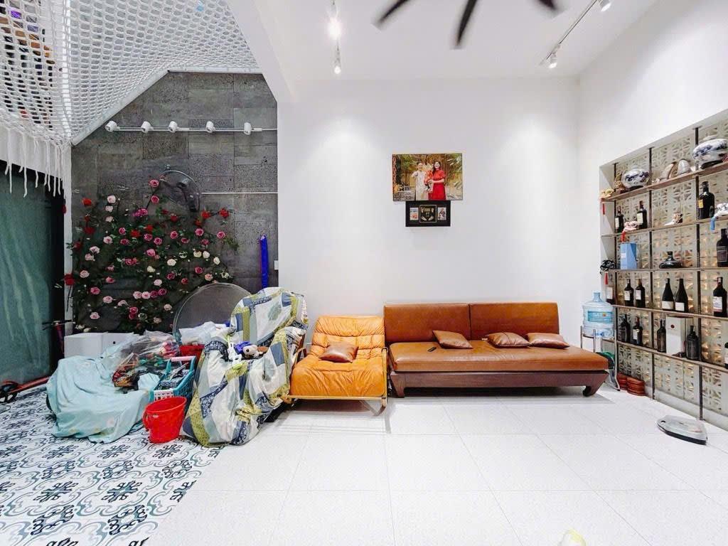 Cần bán nhanh nhà đẹp 4 tầng, 100 m2 tại Đường Lâm Văn Bền - Bình Thuận - Quận 7, giá 12,8 tỷ