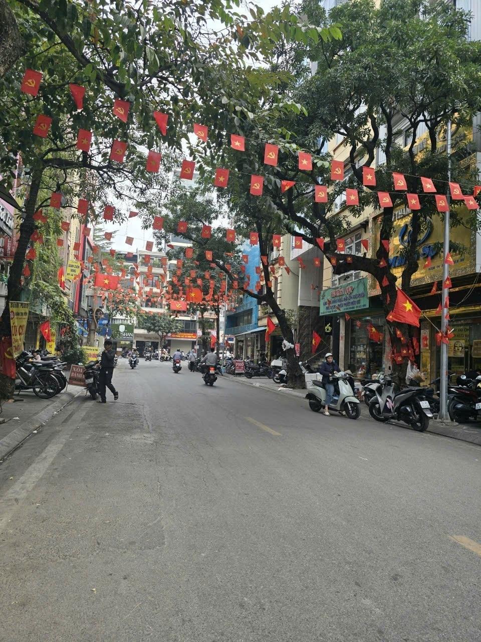 Cần bán nhanh nhà mặt phố 161 m2 tại Đường Đoàn Thị Điểm - Ô Chợ Dừa - Đống Đa, giá 110 tỷ