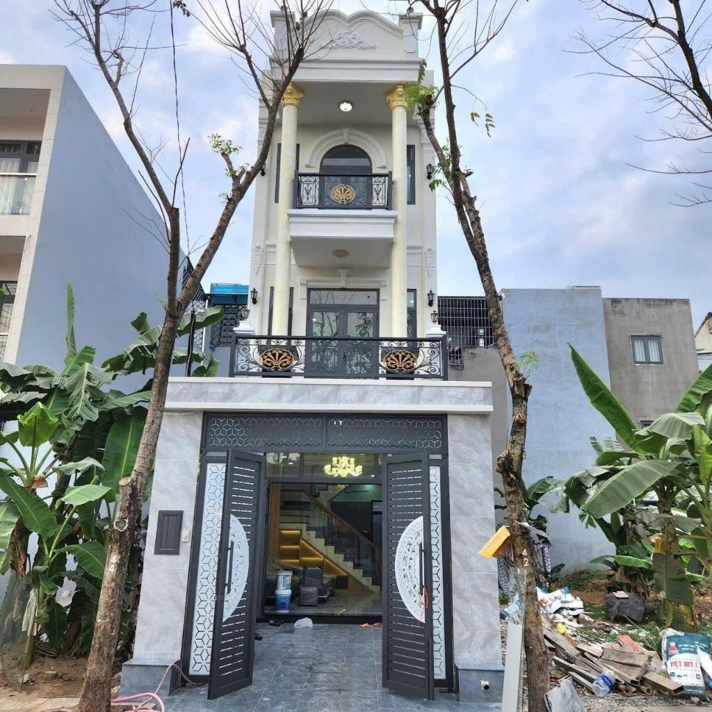 Bán gấp nhà riêng sổ đỏ 3 tầng, 67 m2, mặt tiền 4m tại Đường Lò Lu - Quận 9, giá 7 tỷ