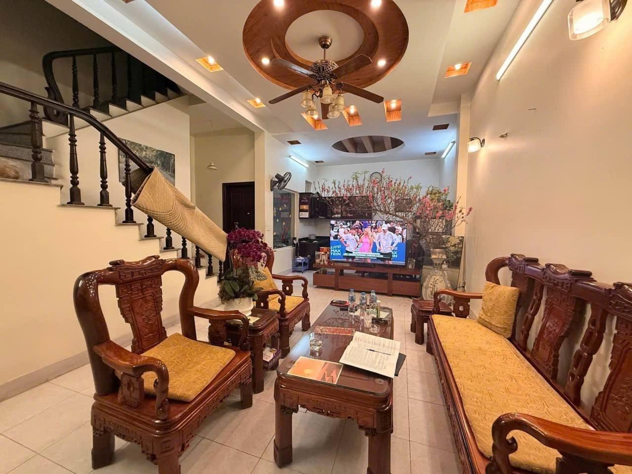Bán căn nhà 45 m2 tại Đường Minh Khai - Vĩnh Tuy - Hai Bà Trưng - Hà Nội, giá 8 tỷ