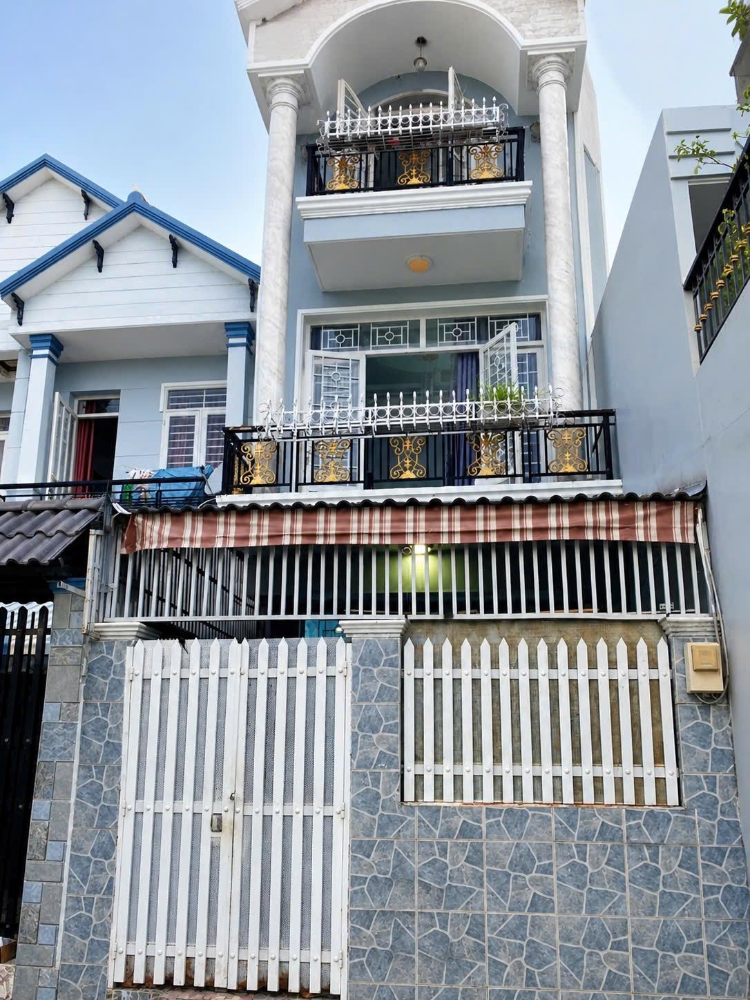 Cần bán gấp nhà sổ riêng 3 tầng, 57 m2 tại Đường Chuyên Dùng 9 - Phú Mỹ - Quận 7, giá 6,45 tỷ