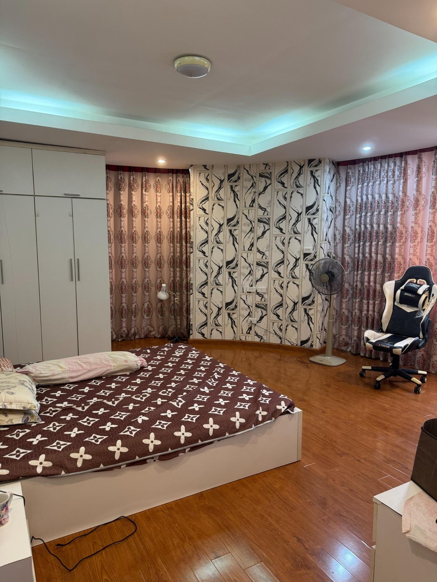 Cần bán gấp căn hộ 158 m2, giá 13 tỷ tại Đường Nguyễn Cơ Thạch - Mỹ Đình 1 - Nam Từ Liêm - Hà Nội