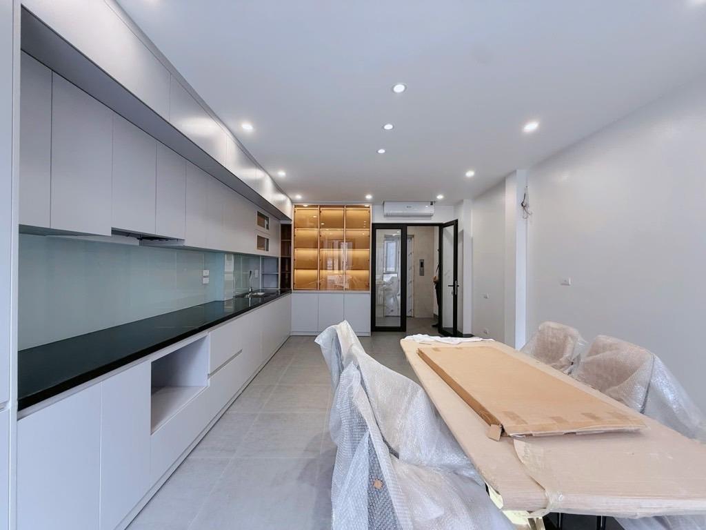 Cần bán căn nhà đẹp 41 m2 tại Đường Giáp Bát - Giáp Bát - Hoàng Mai - Hà Nội, giá 17,5 tỷ