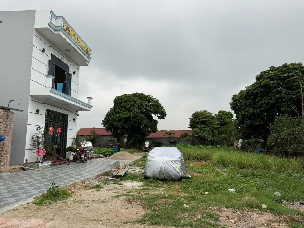 Cần bán gấp lô đất nền 100 m2 tại Xã Phú Cát - Quốc Oai - Hà Nội, giá 2 tỷ