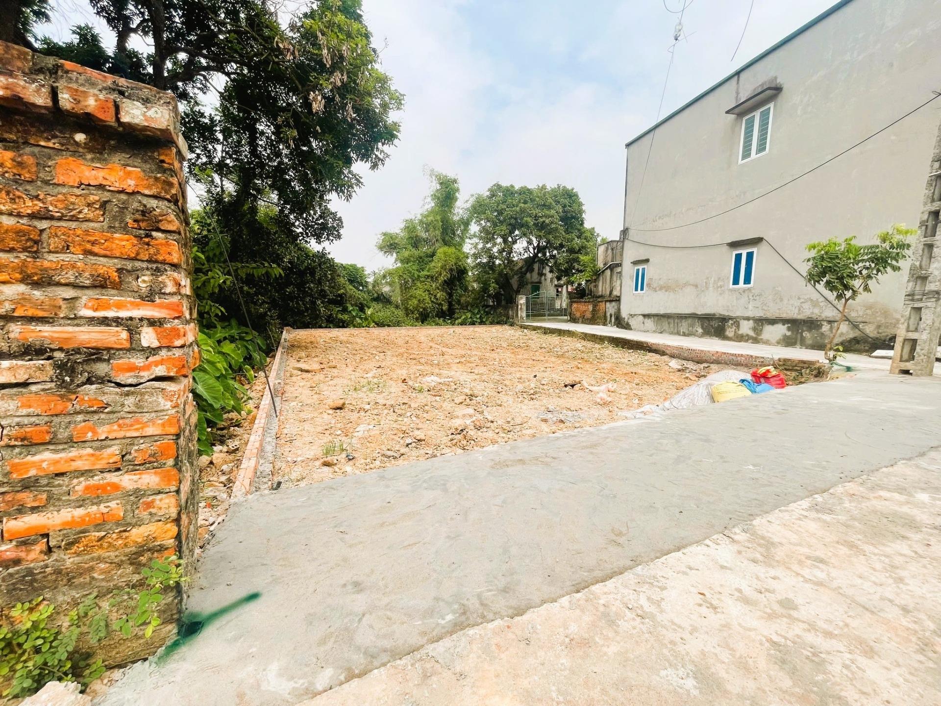 Chuyển nhượng lô đất sổ riêng 124 m2 tại Xã Trung Chính - Lương Tài - Bắc Ninh, giá 2,05 tỷ