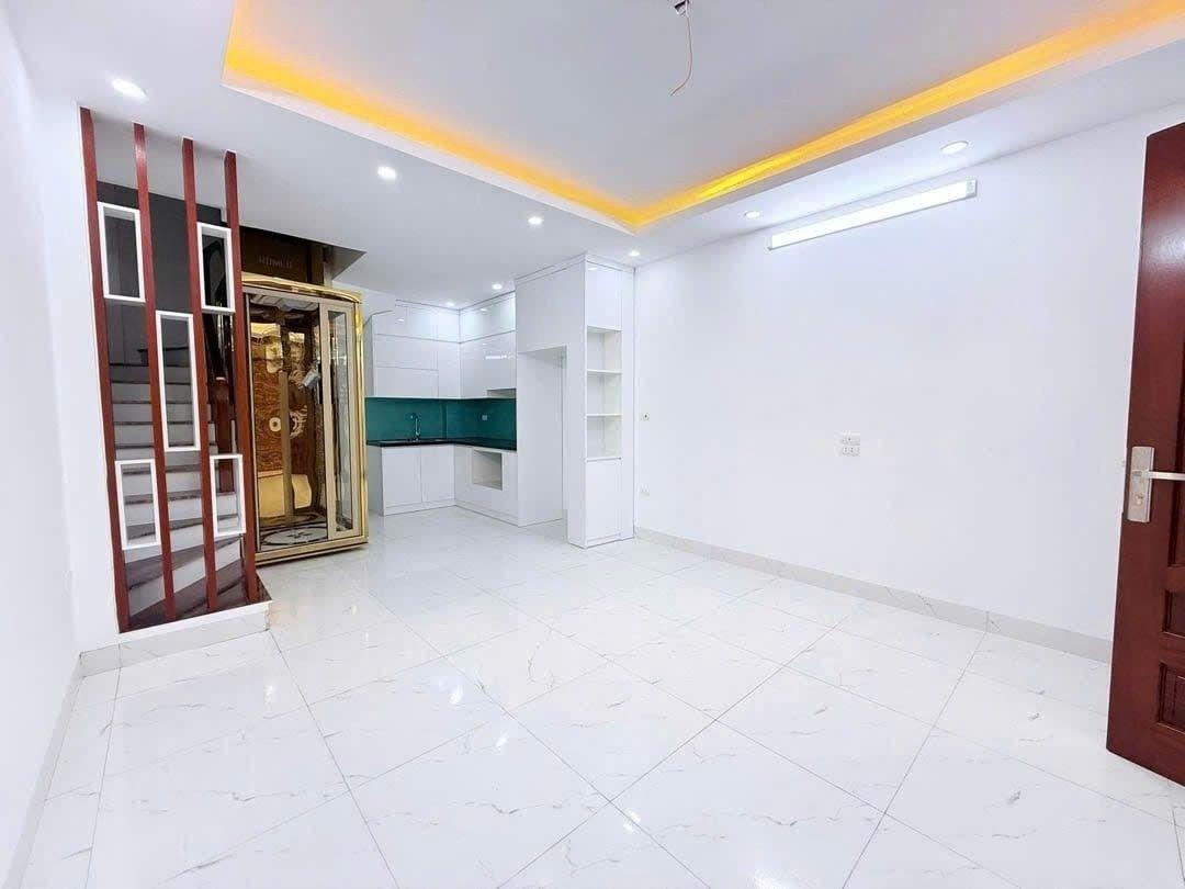 Cần bán căn nhà đẹp 33 m2 tại Đường Lạc Long Quân - Cầu Giấy - Hà Nội, giá 12,3 tỷ