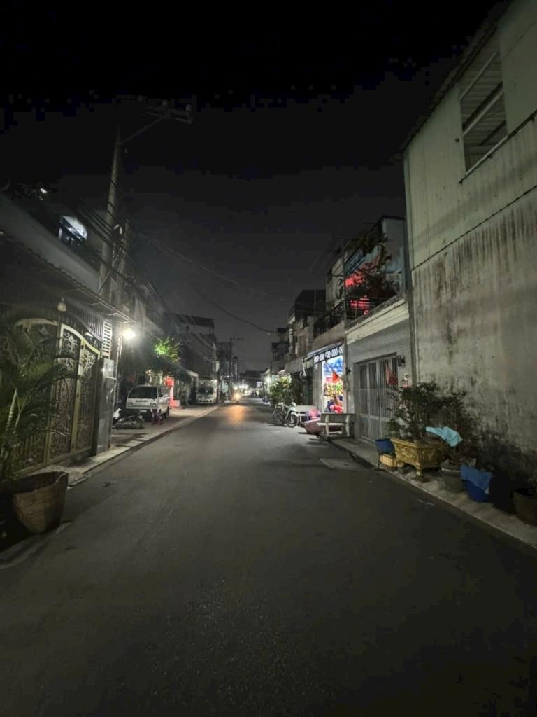 Cần bán ngay nhà đất 72 m2 tại Đường Chiến Lược - Bình Trị Đông A - Bình Tân, giá rẻ