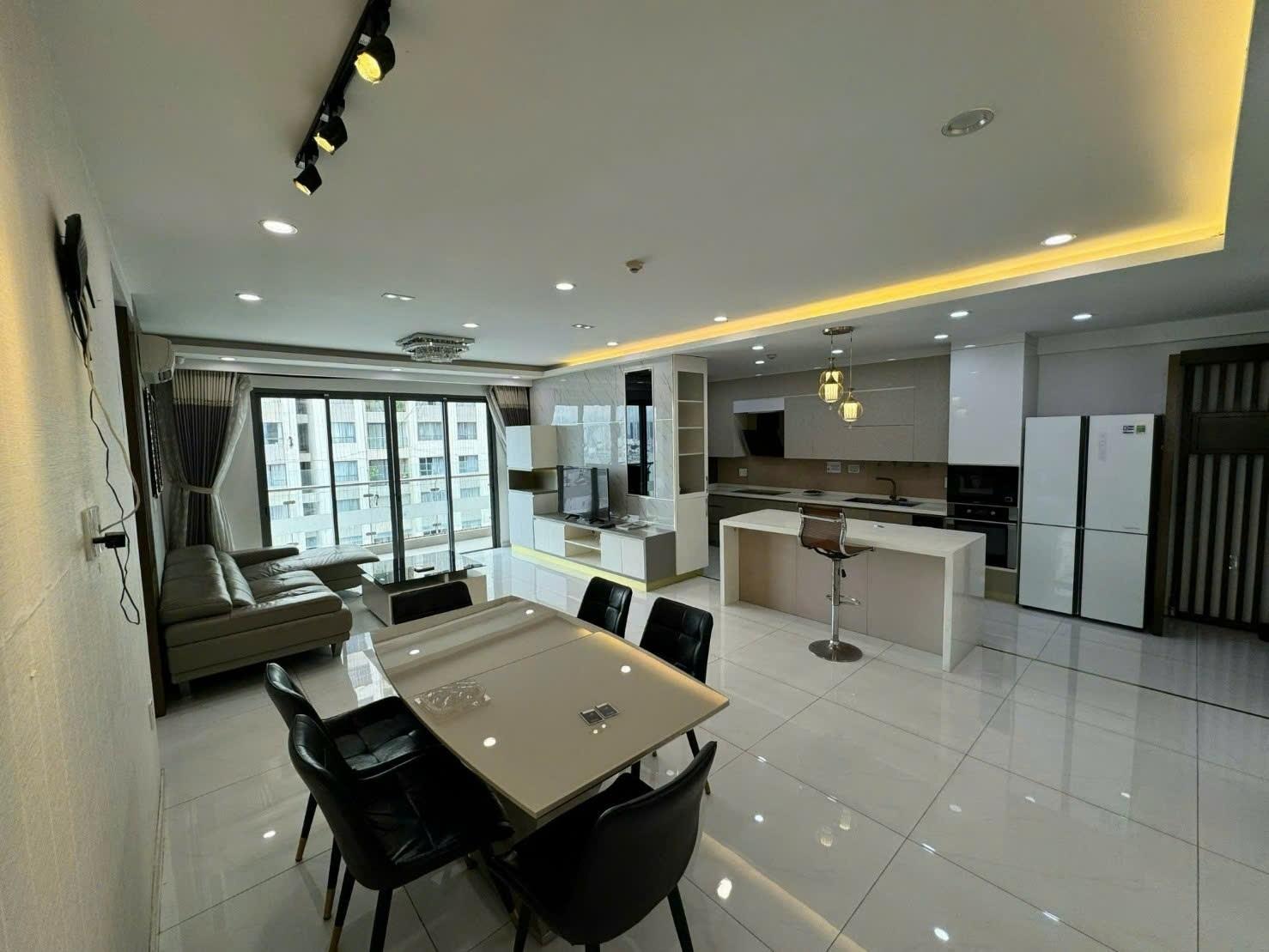 Thuê ngay chung cư 117 m2 tại Đường Bến Vân Đồn - 1 - Quận 4 - TP Hồ Chí Minh, giá 30 triệu/tháng