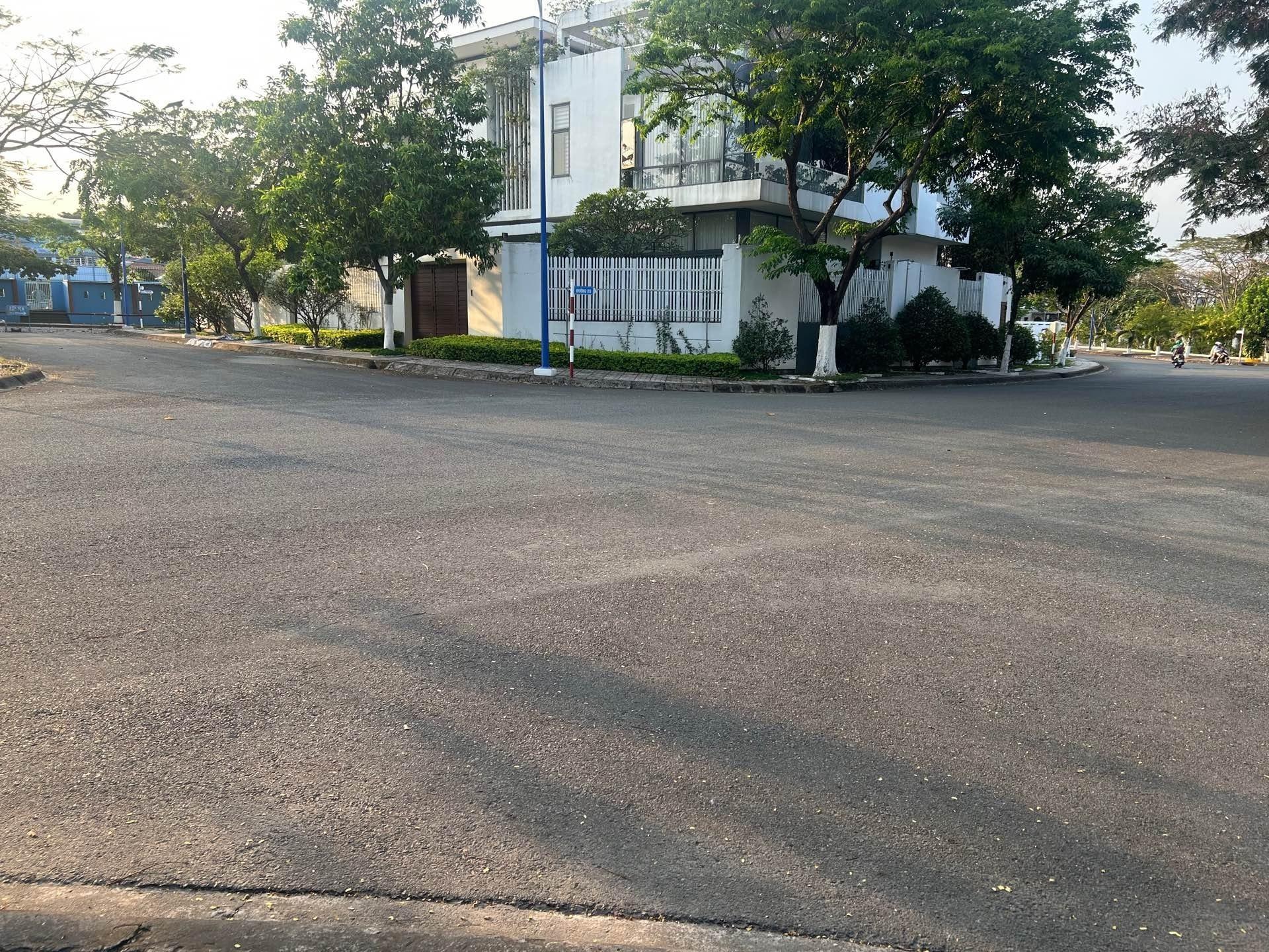 Cần bán lô đất nền 318 m2 tại Phường Đông Hòa - Dĩ An - Bình Dương, giá 21 tỷ
