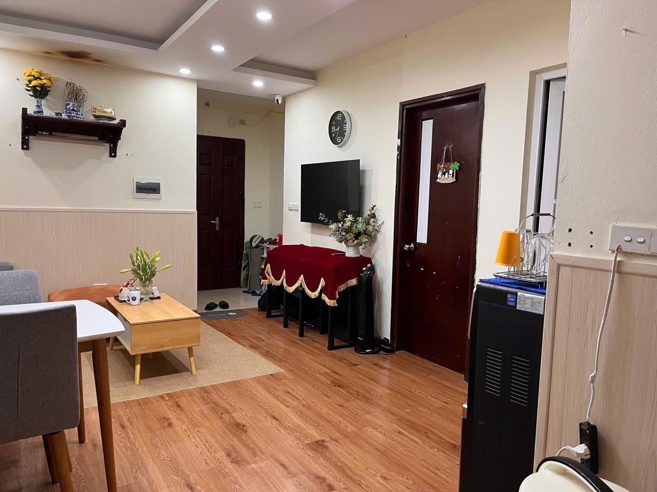 Cần cho thuê gấp chung cư 65 m2 tại Phố Hoàng Cầu - Đống Đa - Hà Nội, giá 11 triệu/tháng