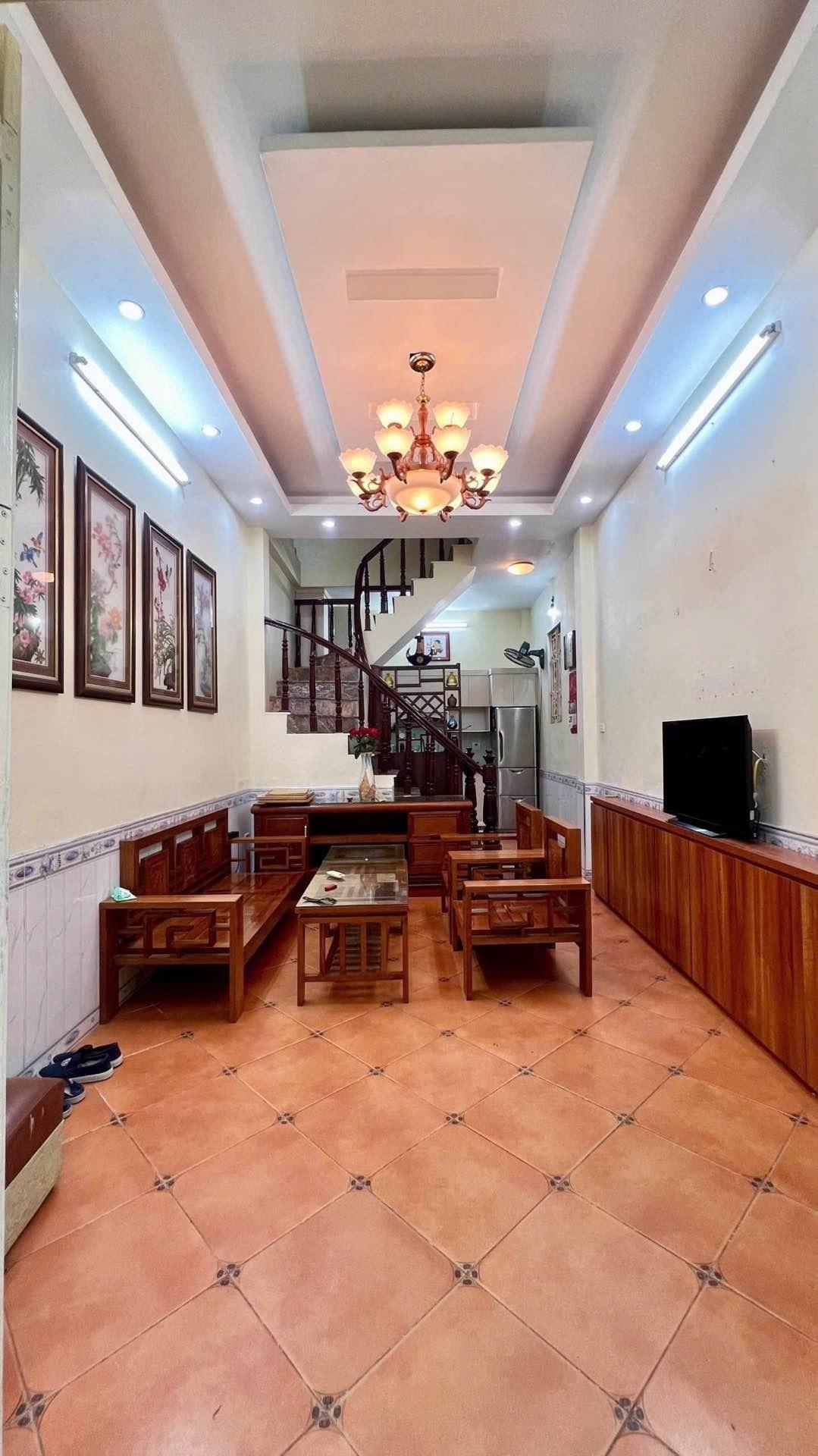 Cần bán gấp bán nhanh nhà riêng sổ đỏ 30 m2 tại Đường Hoàng Mai - Tân Mai - Hoàng Mai, giá 7,9 tỷ