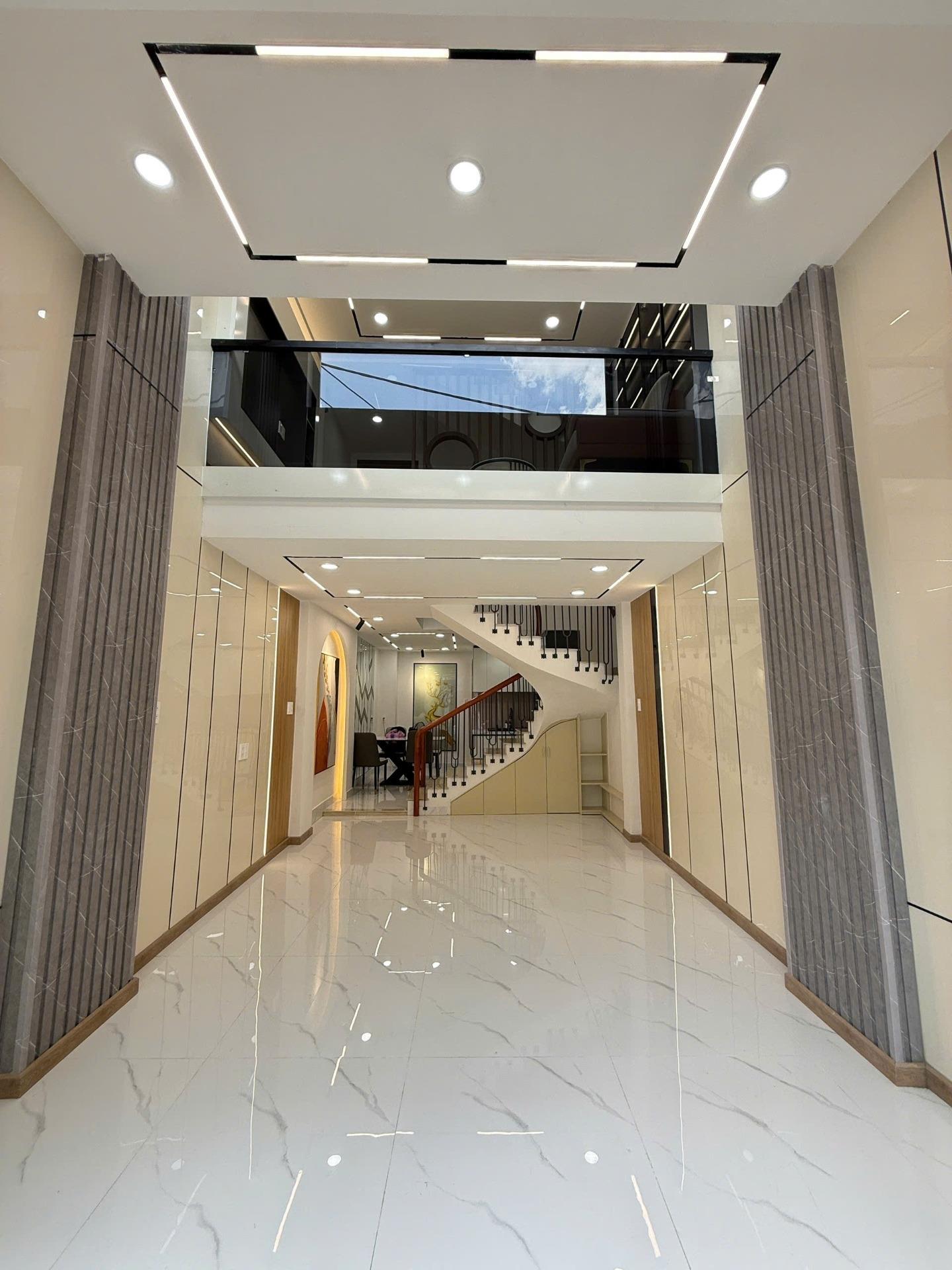 Cần bán gấp nhà phố 40 m2, hướng Bắc tại Đường Hồng Lạc - 10 - Tân Bình, giá 9,9 tỷ