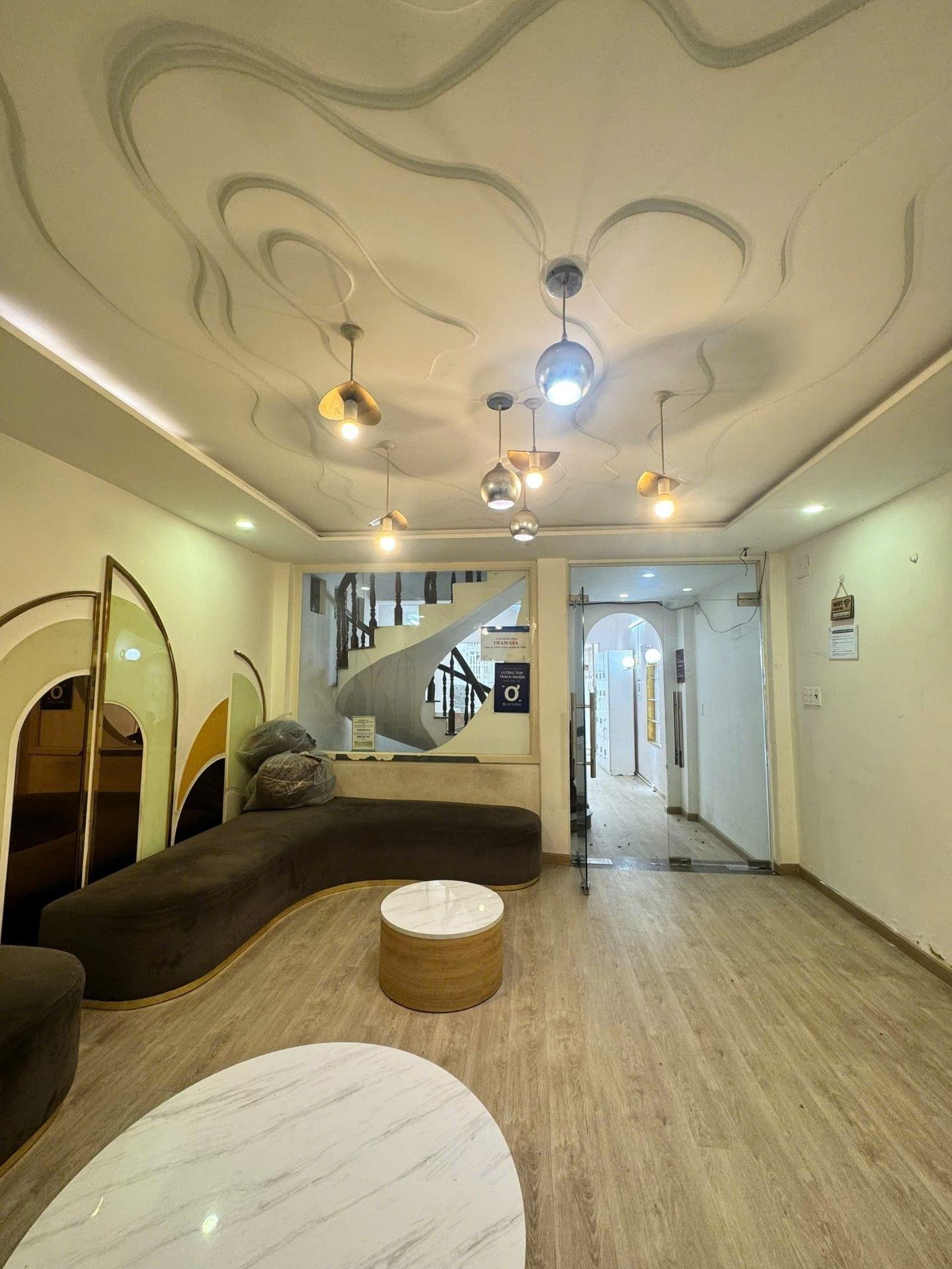 Chuyển nhượng nhà mặt tiền 81 m2, hướng Đông-Nam tại Đường 4 - Linh Chiểu - Thủ Đức, giá 15 tỷ
