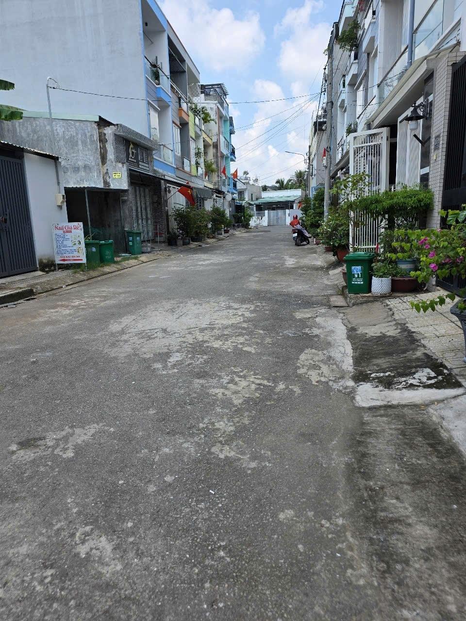 Cần bán gấp bán nhanh nhà sổ riêng 54 m2 tại Đường Nguyễn Xiển - Quận 9, giá 5,99 tỷ