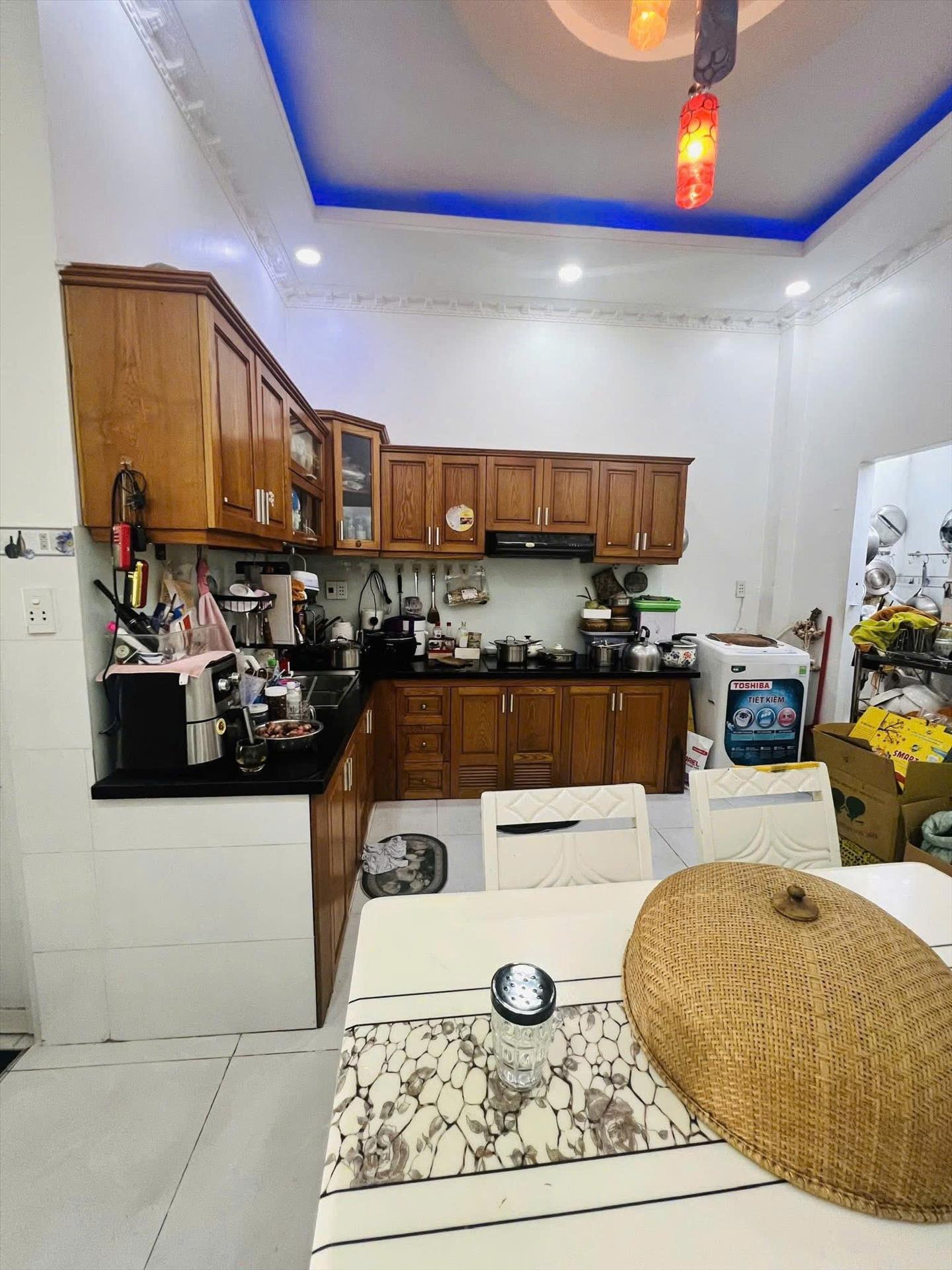 Cần bán gấp nhà sổ riêng 3 tầng, 77 m2 tại Đường Huỳnh Tấn Phát - Phú Thuận - Quận 7, giá 6 tỷ