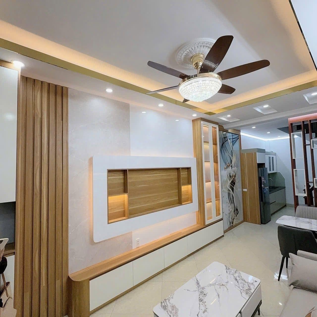 Bán nhanh nhà 33 m2, hướng Đông-Nam tại Đường Phan Đình Giót - La Khê - Hà Đông, giá 7,98 tỷ