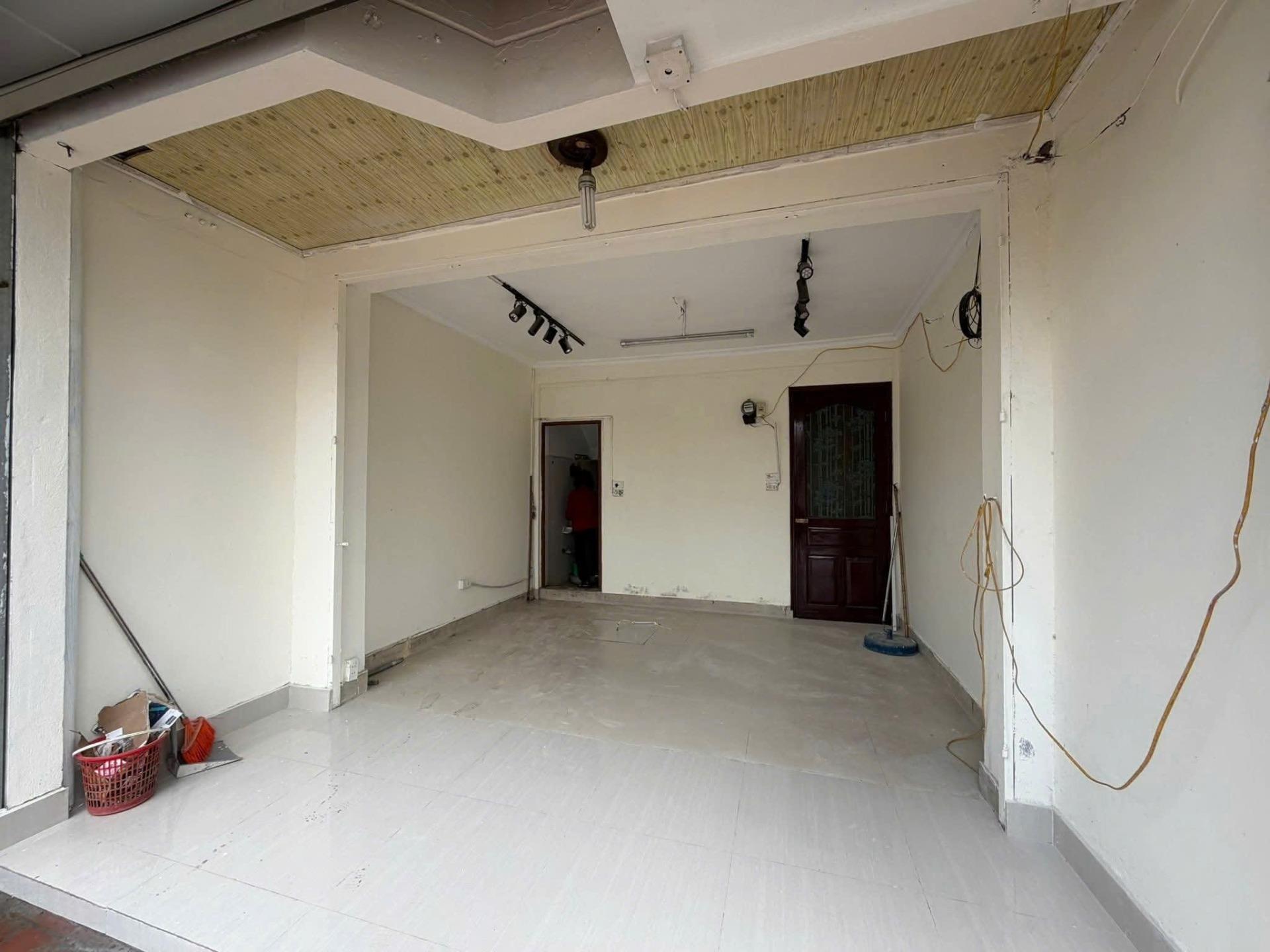 Cần bán gấp căn nhà mặt phố 40 m2 tại Đường Cầu Giấy - Quan Hoa - Cầu Giấy - Hà Nội, giá 32 tỷ