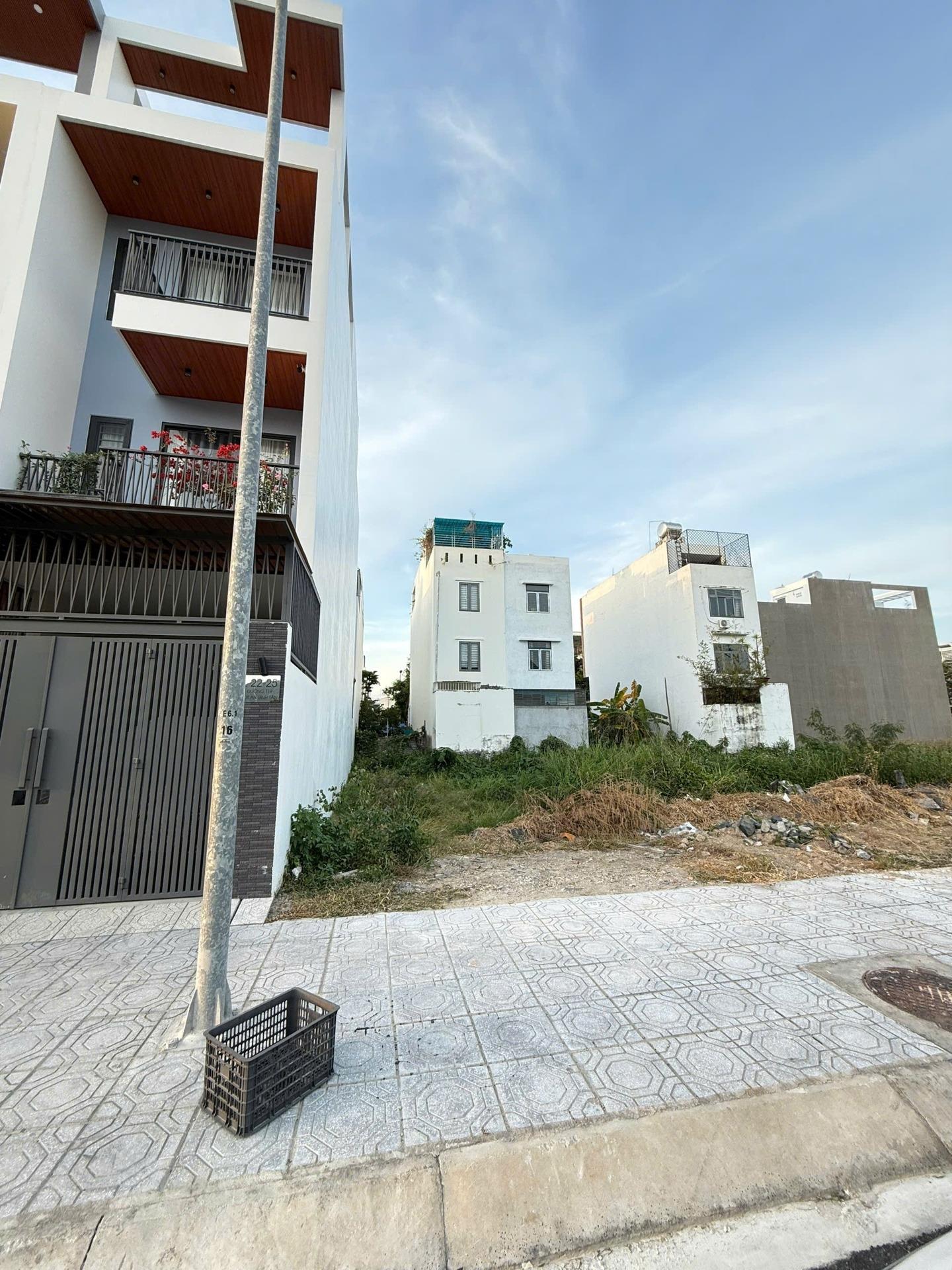 Cần bán gấp bán nhanh nền đất 80 m2, hướng Đông-Nam tại Nha Trang - Khánh Hòa, giá 6,65 tỷ