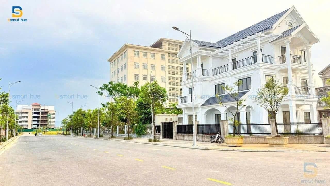 Cần bán gấp căn liền kề 242 m2, giá 4,5 tỷ tại Đường Hoàng Lanh - Xuân Phú - Huế - Thừa Thiên Huế