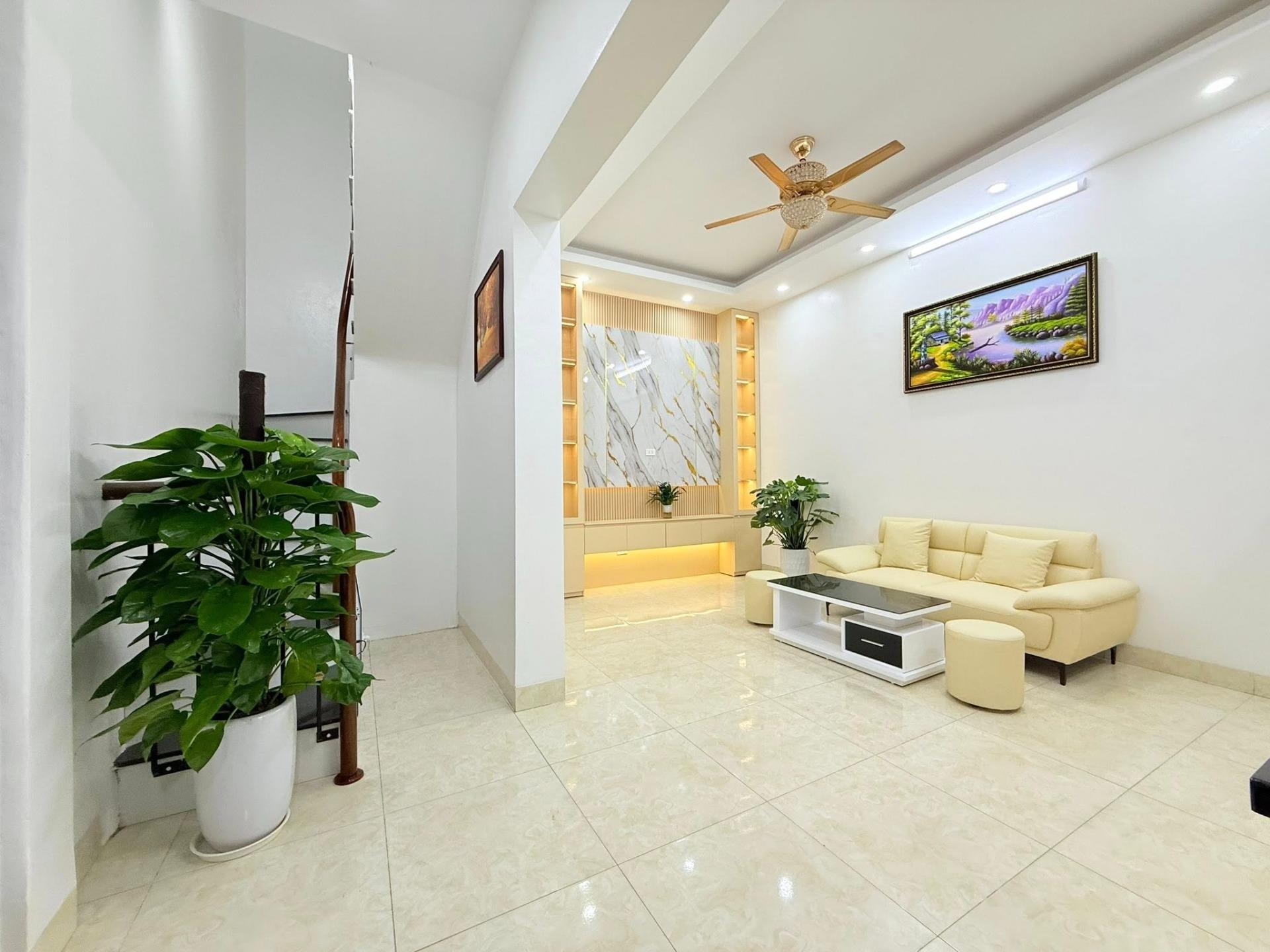 Bán nhanh nhà sổ riêng 33 m2, hướng Tây-Bắc tại Đường Trần Khát Chân - Hai Bà Trưng, giá 6,86 tỷ