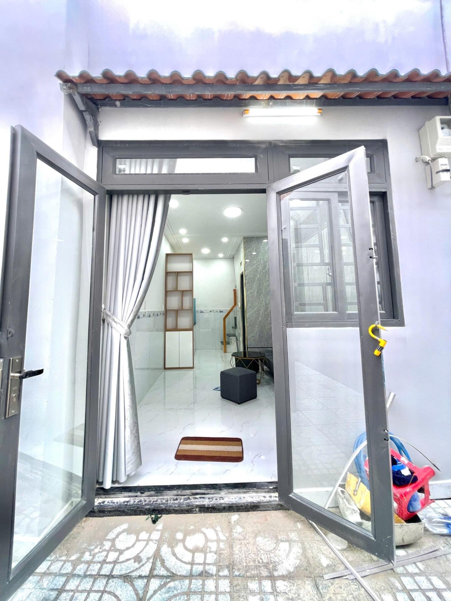 Cần bán gấp căn nhà đẹp 20 m2 tại Đường Phan Văn Hớn - Tân Thới Nhất - Quận 12, giá 860 tr