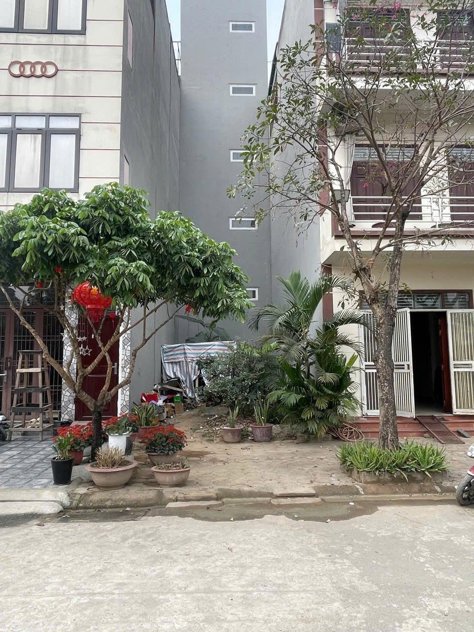 Bán nhanh miếng đất 50 m2, hướng Đông-Nam tại Dương Nội - Hà Đông - Hà Nội, giá 10,8 tỷ