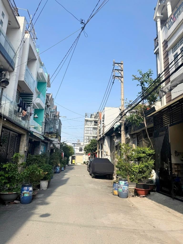 Cần bán gấp nhà 64 m2 tại Đường Liên Khu 5 - 6 - Bình Hưng Hòa B - Bình Tân, giá 5,3 tỷ