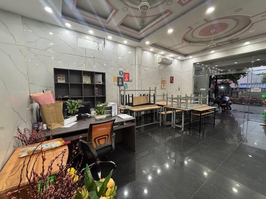 Sở hữu nhà mặt phố 90 m2, hướng Tây-Nam tại Phường Linh Trung - Thủ Đức, giá 13,5 tỷ