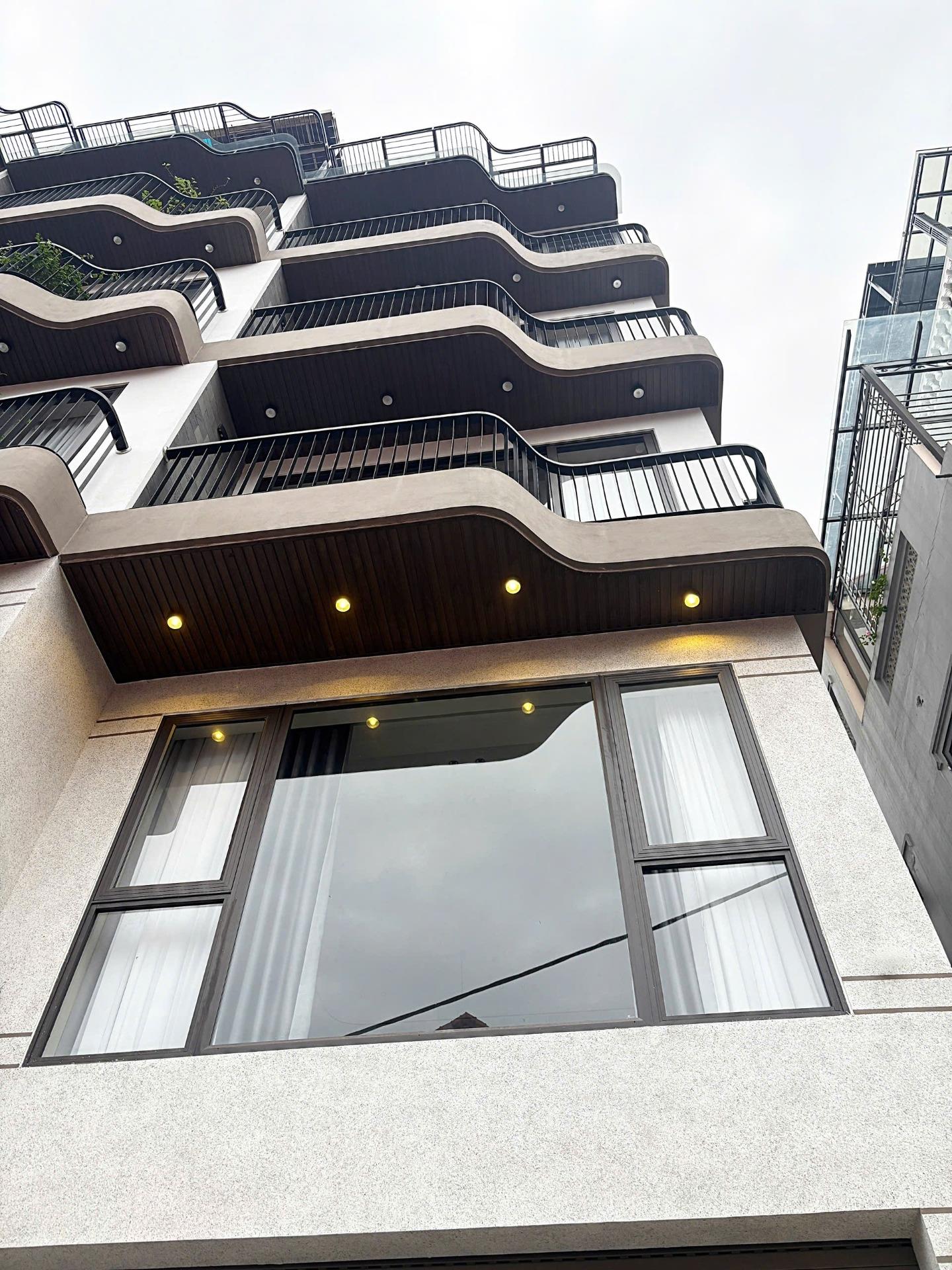 Bán nhanh nhà sổ riêng 53 m2, hướng Đông-Bắc tại Phố Sài Đồng - Sài Đồng - Long Biên, giá 15,5 tỷ