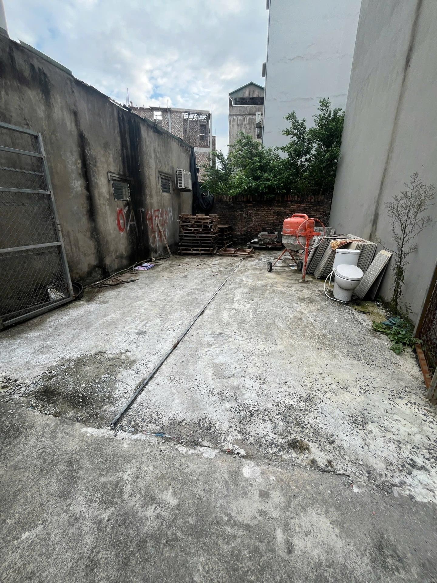 Cần bán gấp nền đất 40 m2, hướng Đông-Bắc tại Sài Đồng - Long Biên - Hà Nội, giá 7 tỷ