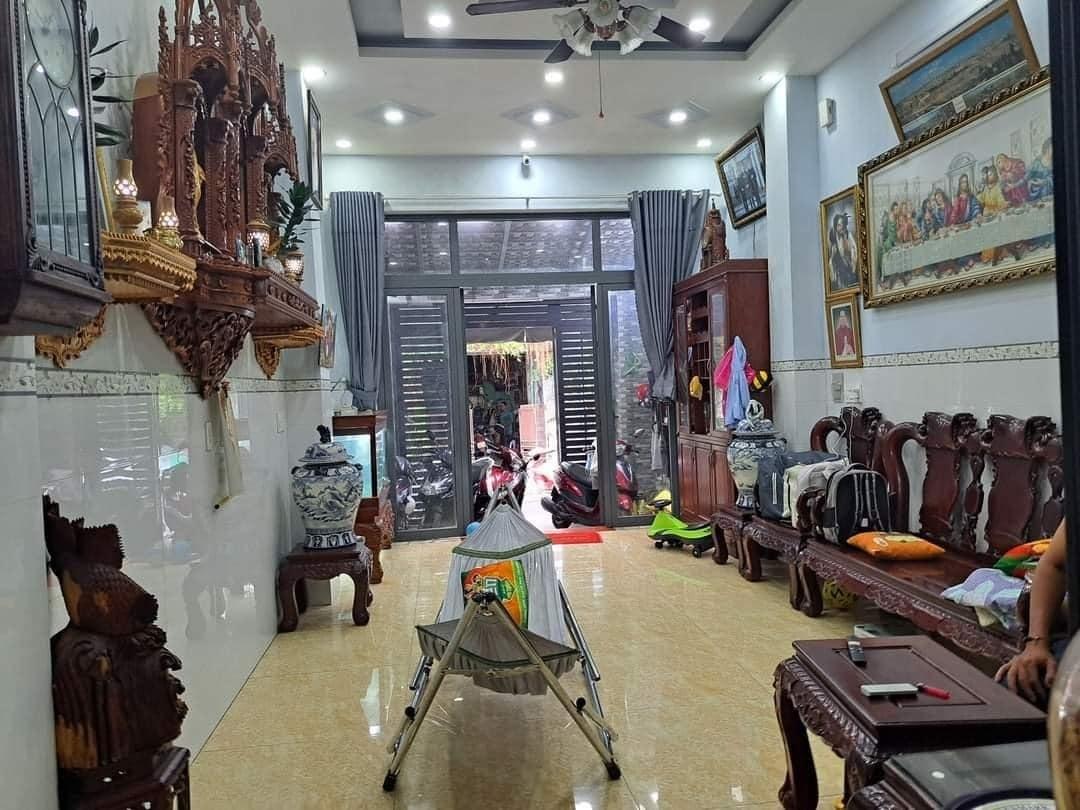 Cần bán ngay căn nhà 64 m2 tại Đường Cống Quỳnh - Phạm Ngũ Lão - Quận 1, giá 2,3 tỷ