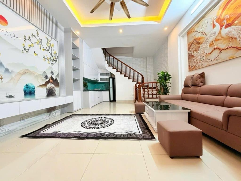 Sở hữu ngay nhà sổ riêng 38 m2 tại Đường Giáp Bát - Giáp Bát - Hoàng Mai - Hà Nội, giá 9,98 tỷ