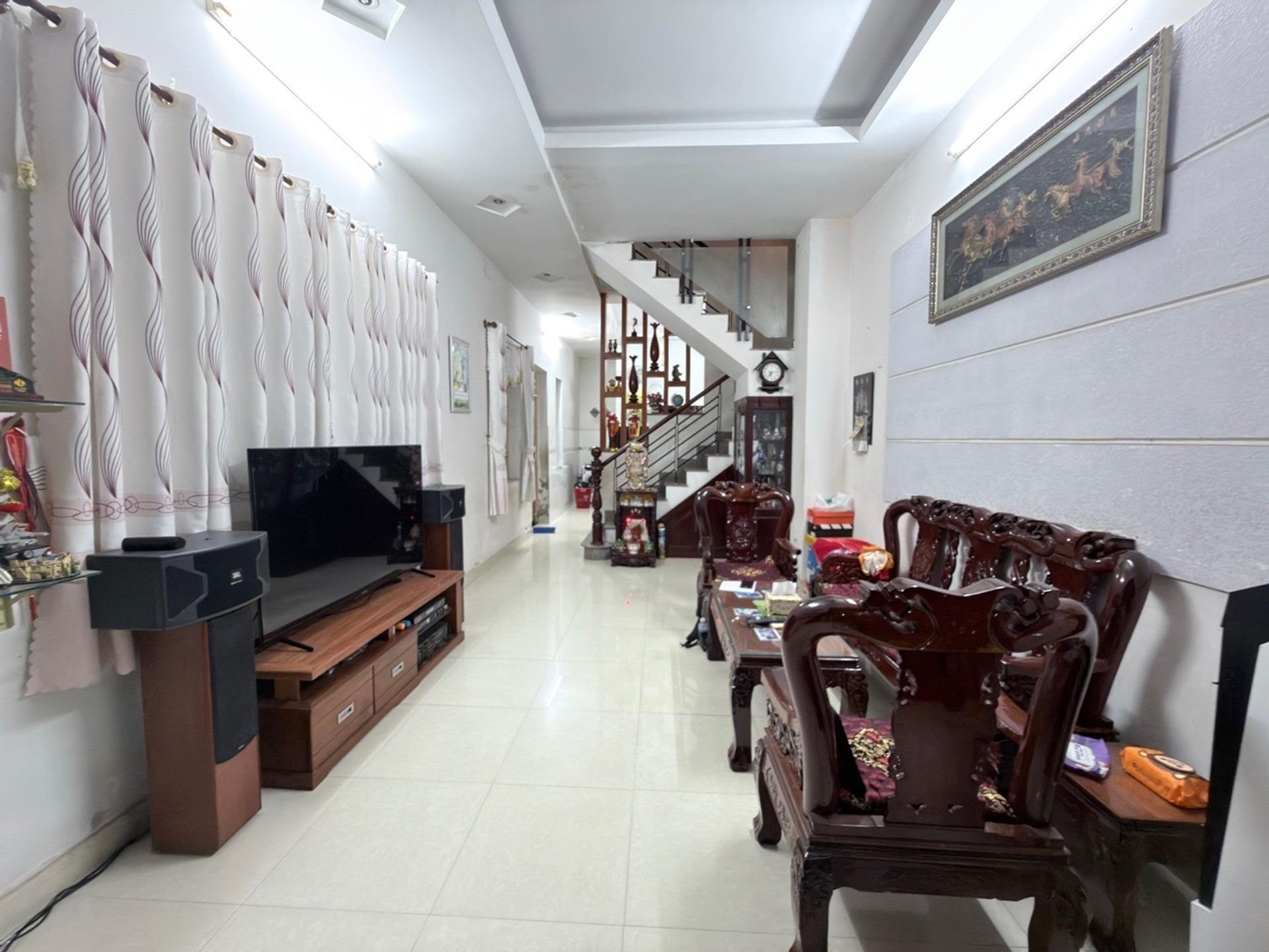 Bán nhanh căn nhà đẹp 105 m2, hướng Đông-Bắc tại Đường 8 - Linh Trung - Thủ Đức, giá 10,5 tỷ