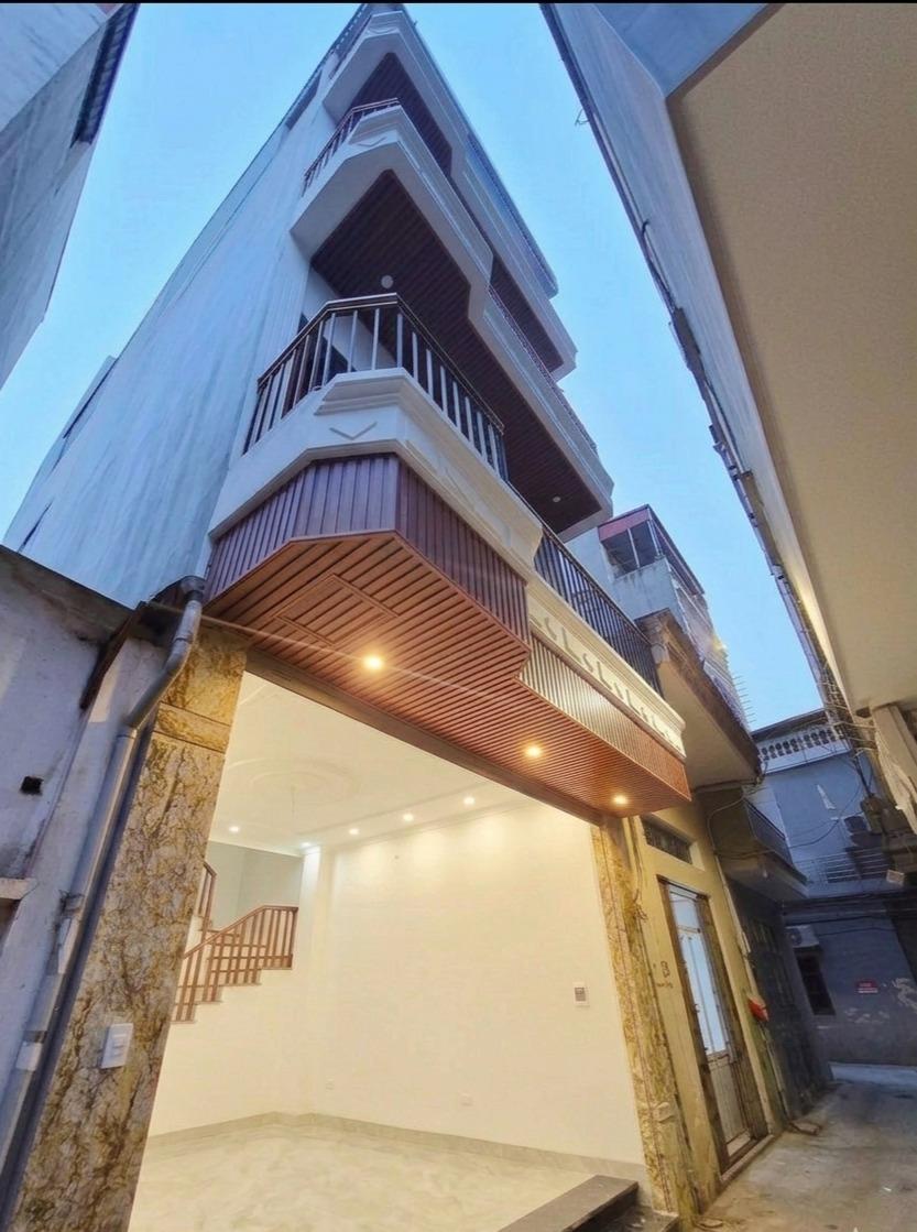 Bán gấp nhà sổ riêng 50 m2 tại Đường Nguyễn Văn Linh - Sài Đồng - Long Biên - Hà Nội, giá 9,7 tỷ