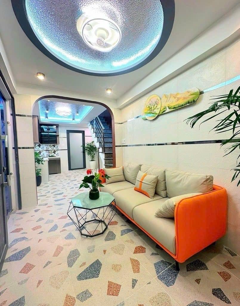 Cần bán ngay nhà sổ hồng riêng 64 m2 tại Đường Tô Hiến Thành - 11 - Quận 10, giá 985 triệu