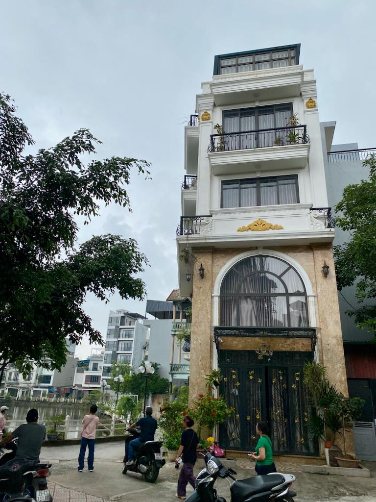 Chuyển nhượng nhà 3 tầng, 127 m2, mặt tiền 6m tại Đường Ngọc Thụy - Long Biên, thỏa thuận