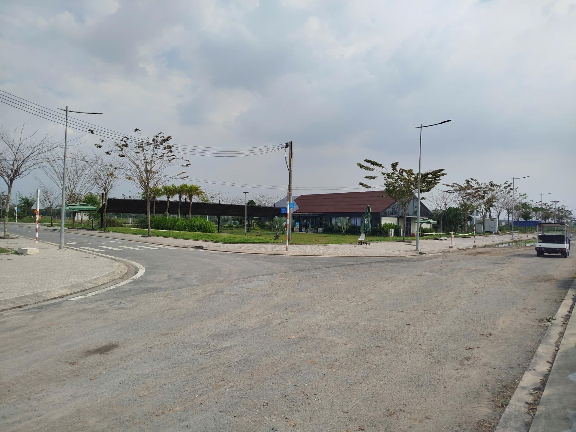 Cần bán nhanh nền đất 90 m2, hướng Đông tại Đức Hoà Đông - Đức Hòa - Long An, giá 1,93 tỷ