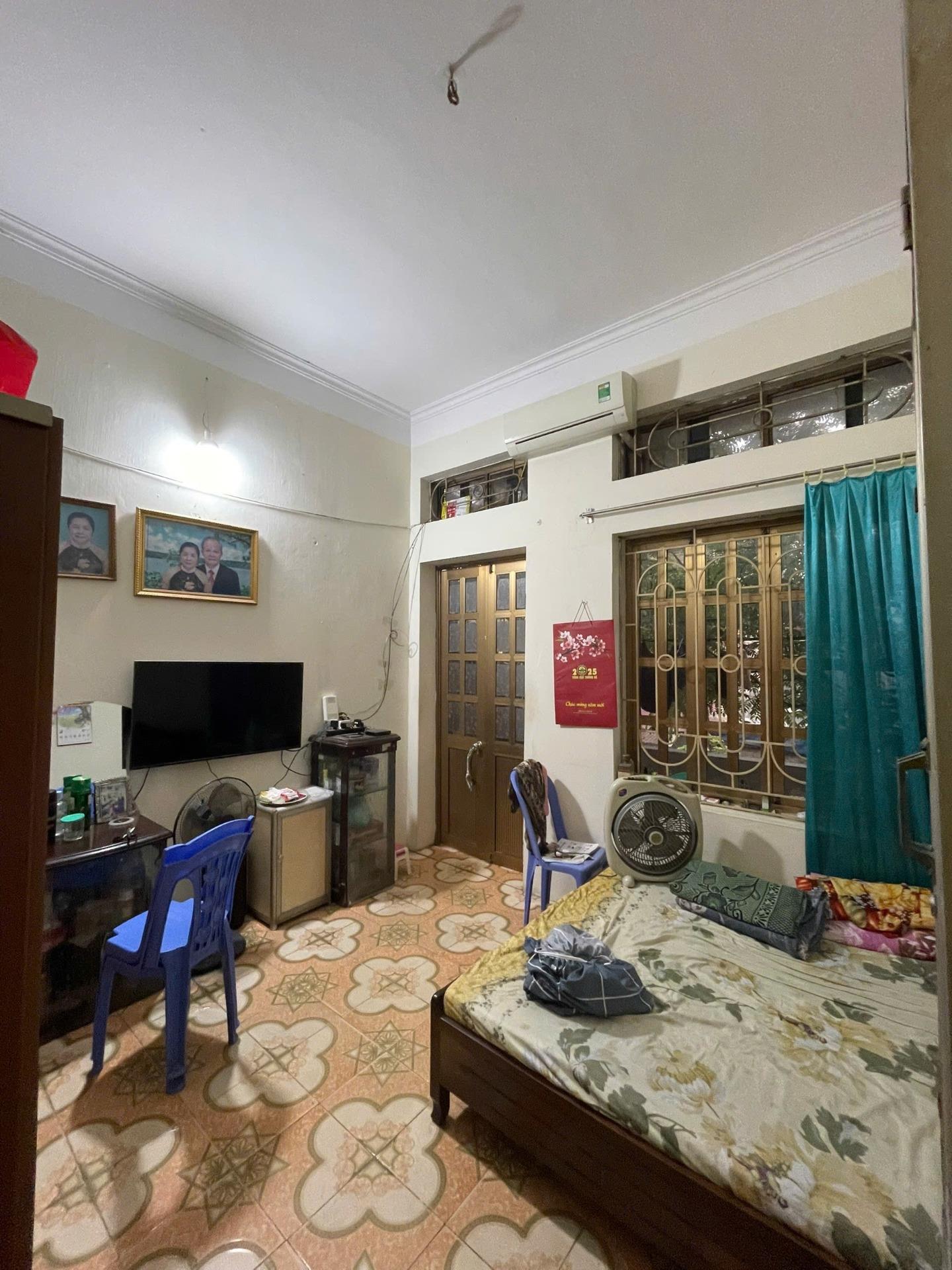 Cần bán gấp bán nhanh nhà sổ hồng riêng 38 m2 tại Đường Thanh Lãm - Phú Lãm - Hà Đông, giá 12 tỷ