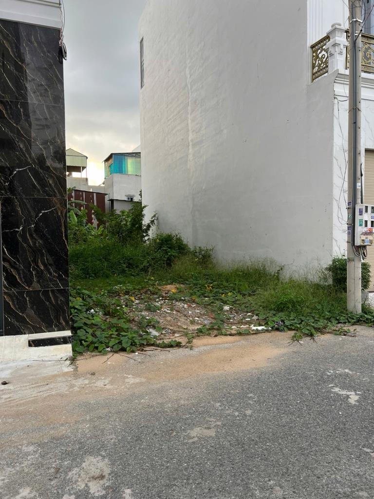 Bán gấp miếng đất 100 m2, mặt tiền 12m tại Bình Chánh - TP Hồ Chí Minh, giá 1,3 tỷ