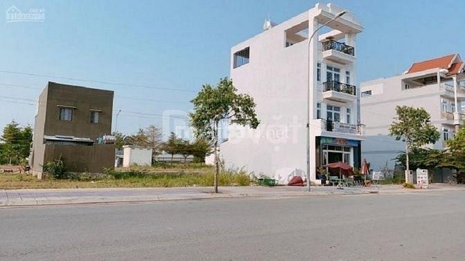 Chuyển nhượng lô đất sổ riêng 110 m2 tại Phạm Văn Hai - Bình Chánh - TP Hồ Chí Minh, giá 2,3 tỷ