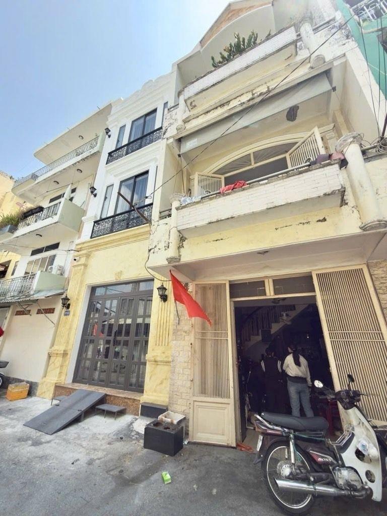 Cần bán gấp nhà sổ riêng 44 m2 tại Đường Quốc Lộ 13 - 26 - Bình Thạnh - TP Hồ Chí Minh, giá 7,4 tỷ