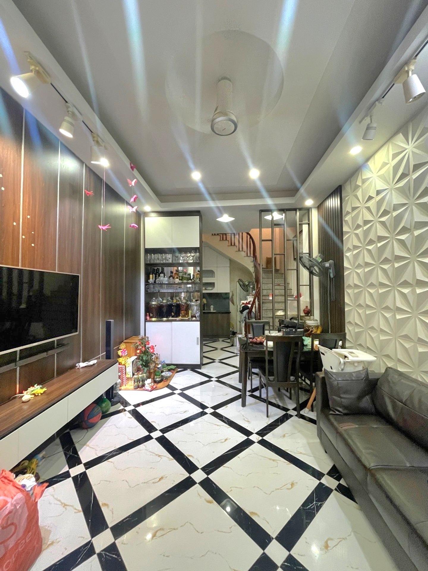 Sở hữu ngay căn nhà 32 m2 tại Đường Trần Quốc Vượng - Dịch Vọng - Cầu Giấy - Hà Nội, giá 8,5 tỷ