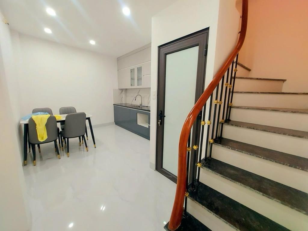 Cần bán gấp nhà 40 m2 tại Đường Giáp Bát - Giáp Bát - Hoàng Mai - Hà Nội, giá 11,5 tỷ