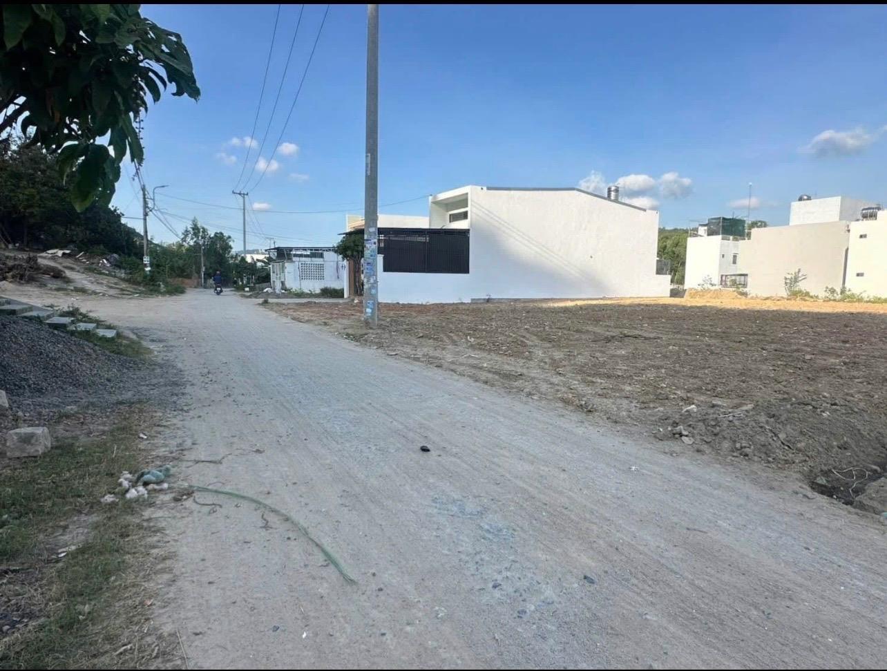 Sở hữu ngay mảnh đất 99 m2, hướng Tây tại Xã Vĩnh Ngọc - Nha Trang - Khánh Hòa, giá 2,29 tỷ