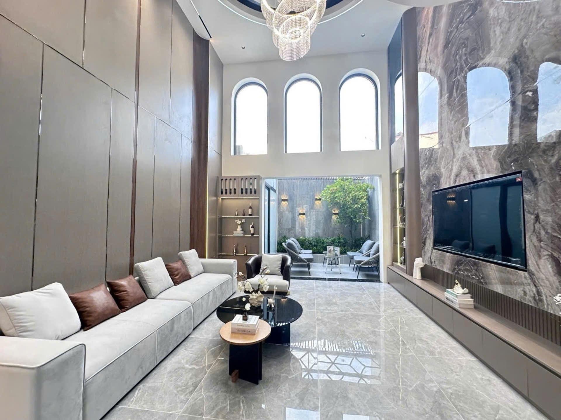 Chuyển nhượng nhà đất 96 m2 tại Đường Phan Văn Hớn - Tân Thới Nhất - Quận 12, giá 12,8 tỷ
