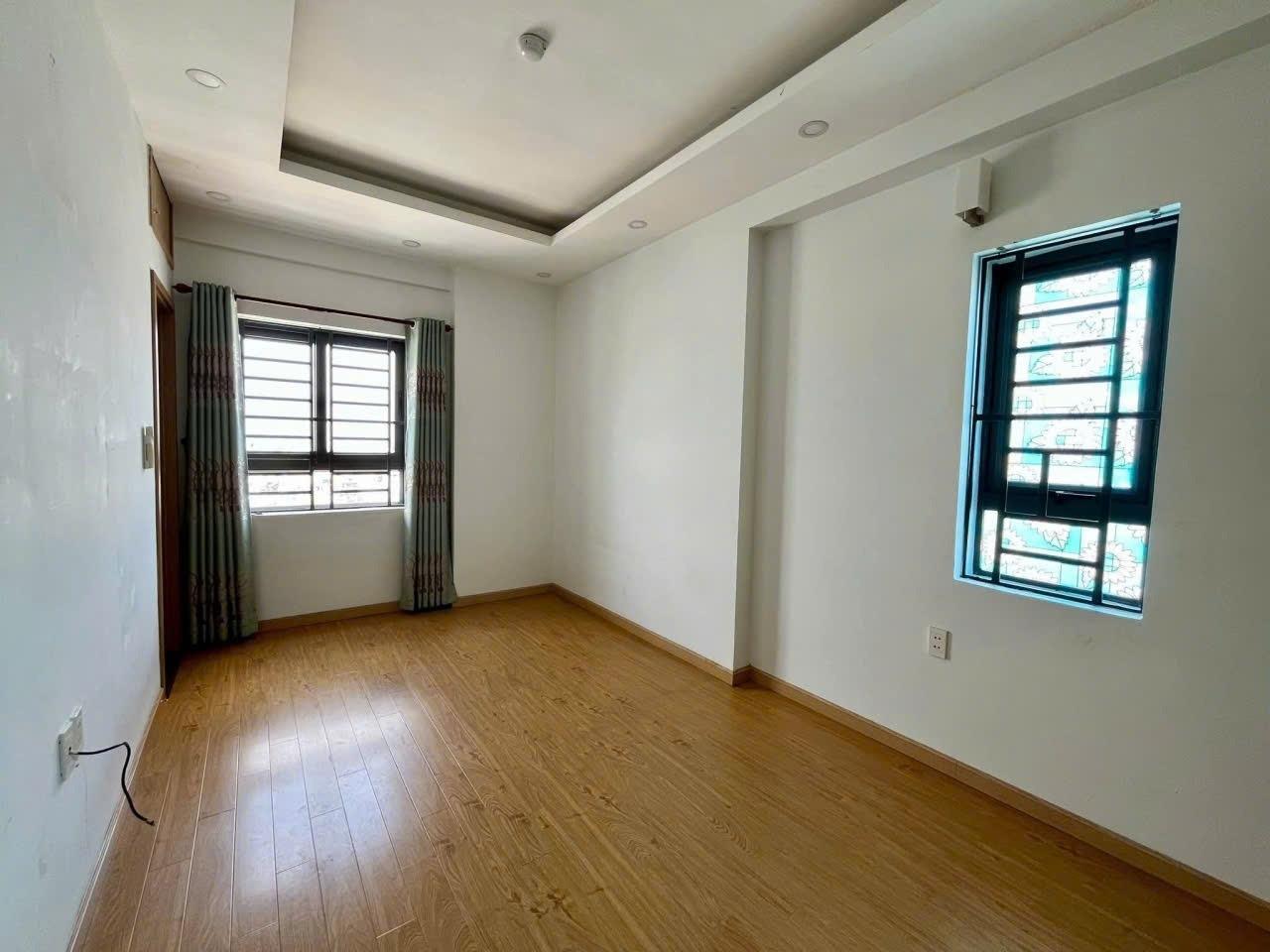 Cần cho thuê căn hộ 90 m2 tại Đường Nguyễn Thị Minh Khai - Quận 3, giá 12,5 tr/tháng