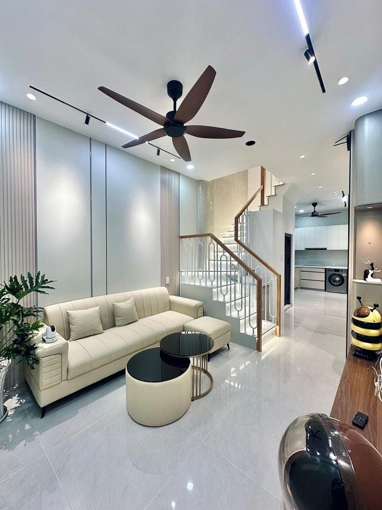 Cần bán gấp bán nhanh nhà riêng 2 tầng, 45 m2, mặt tiền 3m tại Đường Nguyễn Văn Quá, giá 3,6 tỷ