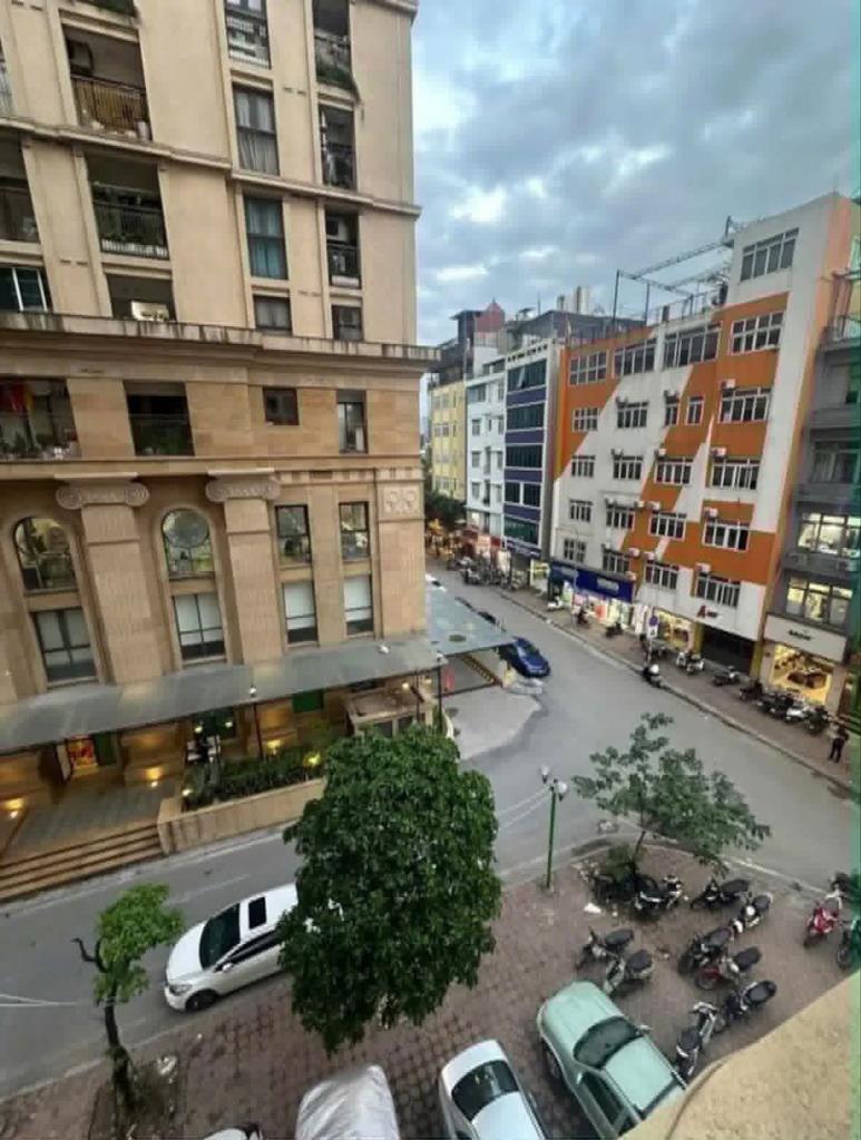 Cần bán căn 70 m2, giá 8 tỷ tại Phố Hoàng Cầu - Cát Linh - Đống Đa - Hà Nội