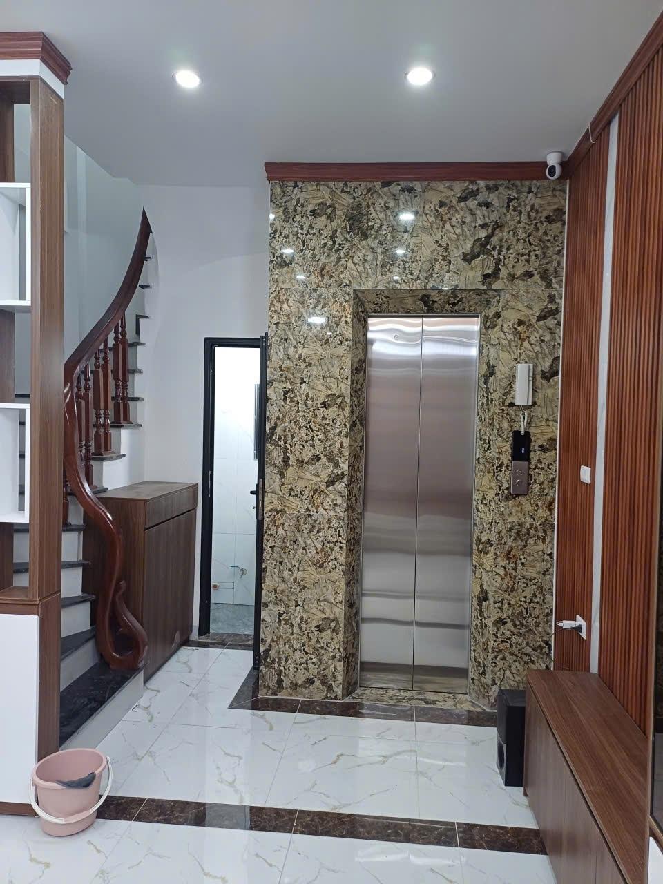 Bán gấp nhà sổ hồng riêng 30 m2 tại Đường Kim Ngưu - Vĩnh Tuy - Hai Bà Trưng - Hà Nội, giá 9,5 tỷ